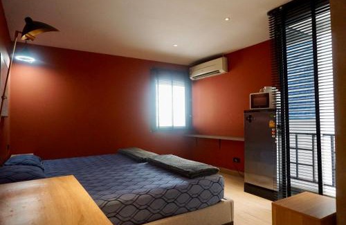 Silom Apartment | Hip Silom Soi 3 Hash Apartment with Rooftop Views