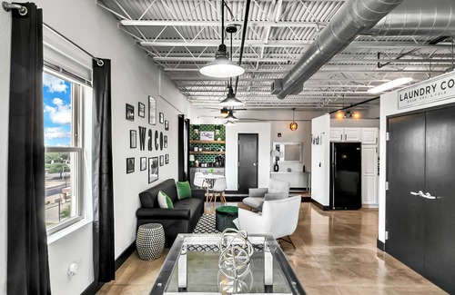 Brazos Condo | Unforgettable Stay at Silos Studio - Rated 10/10 with Amenities