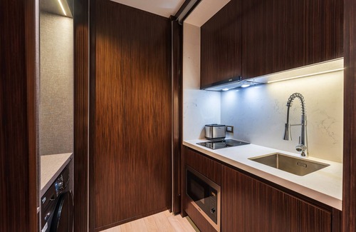Khlong Tan Hotel | Elegant 5-Star SILQ Hotel with Spa and Pool Access
