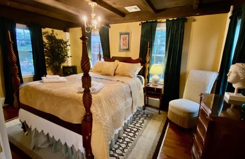 Salem Hotel | Discover Silsbee's by Daniels House: Family-Friendly Retreat