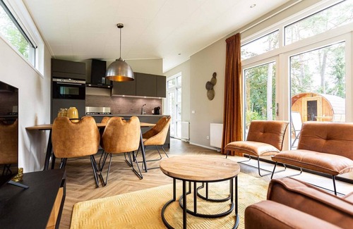 Garderen Ski Chalet | Cozy Silva Hotel for 5 with Hot Tub & Family Amenities