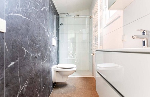 Garderen Ski Chalet | Cozy Silva Hotel for 5 with Hot Tub & Family Amenities
