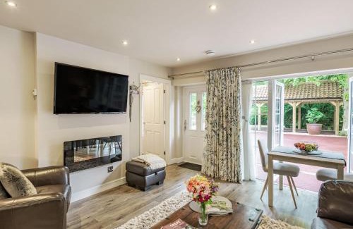 Louth House | Discover Silvadale Cottage: 5-Star Guest Rated Escape