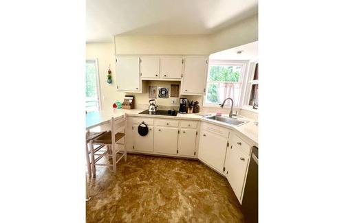 Silver Beach Cottage | Silver Beach: 3 Bedroom Cottage with Private Pool Access