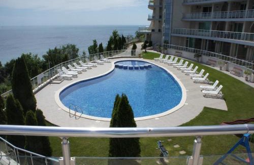 Byala Apartment | Silver Beach Byala: Oceanfront Studio with Pools & Parking