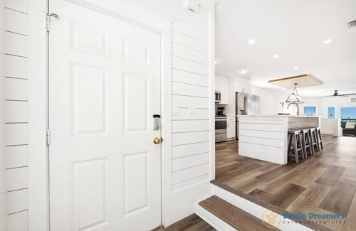 Fort Walton Beach - Destin House | Beachfront Silver Beach Retreat - Rated 10/10 with Ocean View