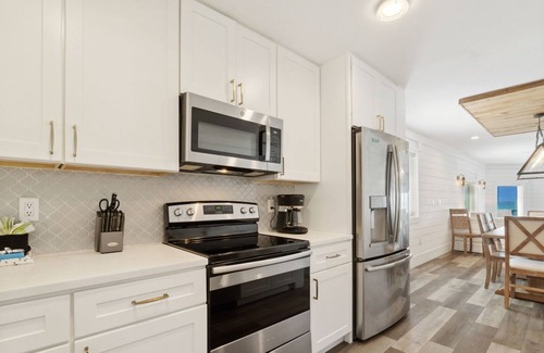 Fort Walton Beach - Destin House | Beachfront Silver Beach Retreat - Rated 10/10 with Ocean View