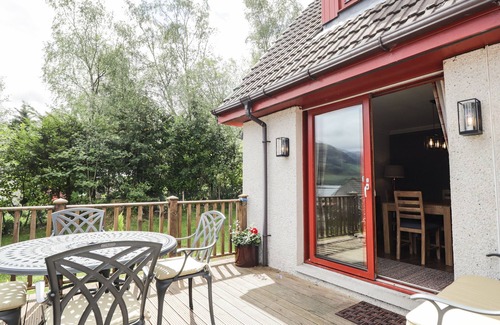 Ratagan Cottage | Pet-Friendly Silver Birch Lodge: Family Retreat in Dornie