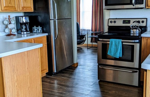 Livingston House | Pet-Friendly Silver Birch Retreat: Perfect for Families