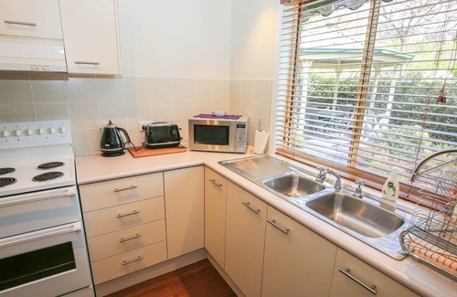 Bright Cottage | Top-Rated Silver Birches Holiday Village - Family-Friendly Getaway