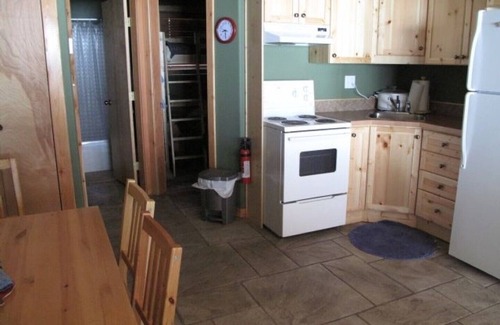 Okanagan-Similkameen Condo | Cozy Silver Bullet 1 Bedroom with Hot Tub & Pet Friendly