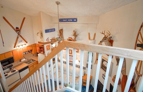 Snowshoe Condo | Winter's Wonderland: Cozy 2BR Condo with Spa & Hot Tub