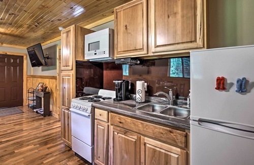 Beattyville Cabin | Silver Creek Cabin: Family-Friendly Retreat Near Hiking Trails