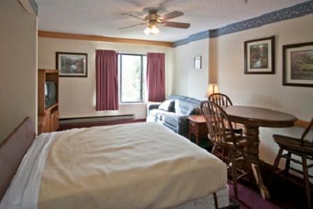 Snowshoe Hotel | Relax at Silver Creek Lodge with Pool and Hot Tub Access