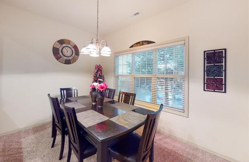 Branson West Hotel | Top-Rated Silver Dollar Hideaway with Pool & Family Amenities