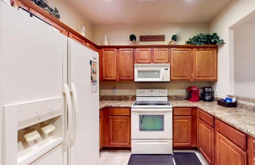 Branson West Hotel | Top-Rated Silver Dollar Hideaway with Pool & Family Amenities