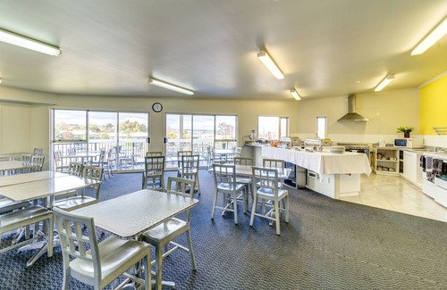 Taupo Hotel | Relax at Silver Fern Lodge with Oceanfront Views & Spa
