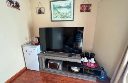 Mbabane House | Inviting Homestays in Mbabane with Pool & Breakfast Included