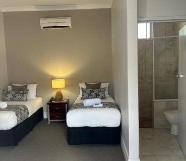 Broken Hill Hotel | Discover Silver Haven Motor Inn with Pool & Family Amenities