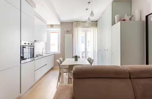 Porta Genova Apartment | Explore Silver House: Perfect for Families & Pet Lovers