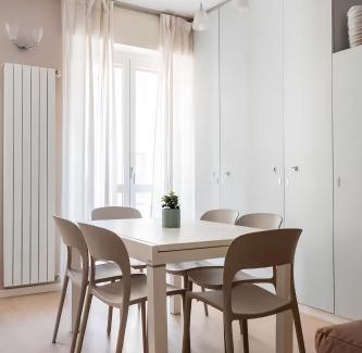 Porta Genova Apartment | Explore Silver House: Perfect for Families & Pet Lovers