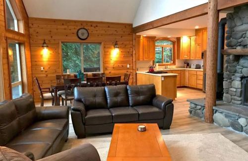 Maple Falls House | Experience Silver Lake #7: Pet-Friendly with Scenic Views