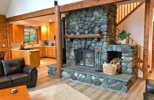 Maple Falls House | Experience Silver Lake #7: Pet-Friendly with Scenic Views