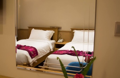 Nyaungshwe Hotel | Discover Silver Lake Hotel: Top-Rated Family-Friendly Retreat