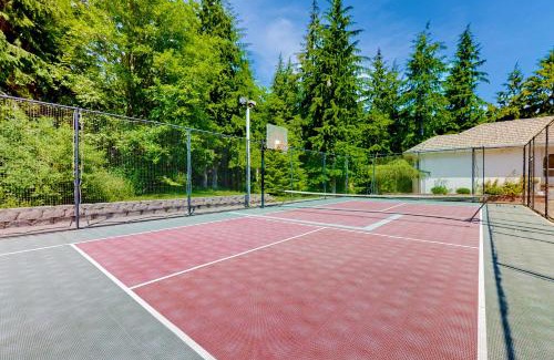 Oak Harbor House | Discover Silver Lake Splendor: Pet-Friendly Retreat Rated 9.7