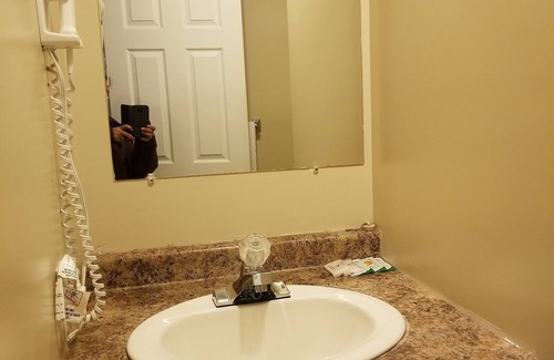 Haliburton Hotel | Comfortable Stays at Silver Maple Motel: Rated 8.8/10
