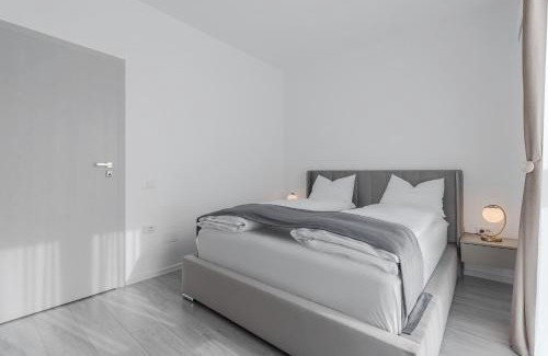 Cordau Apartment | Silver Moon