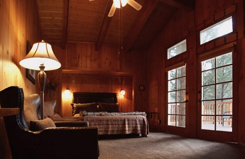 Idyllwild Hotel | Relax at Silver Pines Lodge: Spa, Breakfast & Family-Friendly