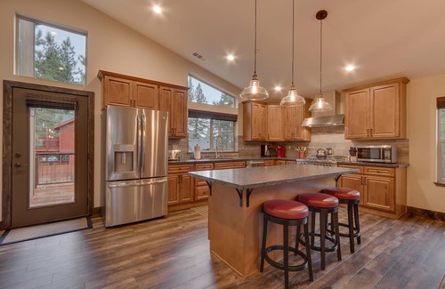 Y Area House | Relax at Silver Pines: Ski & Summer Retreat with Spa
