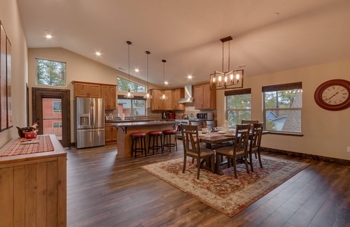 Y Area House | Relax at Silver Pines: Ski & Summer Retreat with Spa