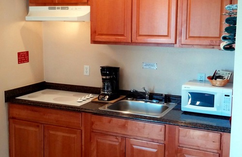 Rockaway Beach Hotel | Welcoming Silver Sands Motel: Family-Friendly and Breakfast Included