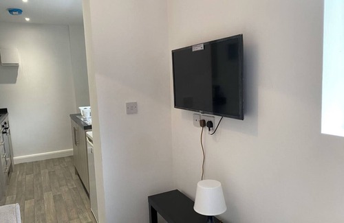 Swadlincote Apartment | Pet-Friendly Getaway at Silver Stag Properties Suite