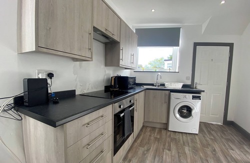 Church Gresley House | Discover Silver Stag Properties: Ensuite Bedrooms & Kitchen