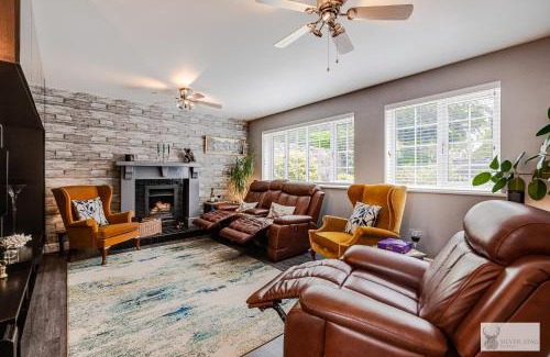 Markfield Villa | Spacious Silver Stag Properties: Ideal for Families & Pets