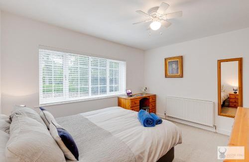 Markfield Villa | Spacious Silver Stag Properties: Ideal for Families & Pets