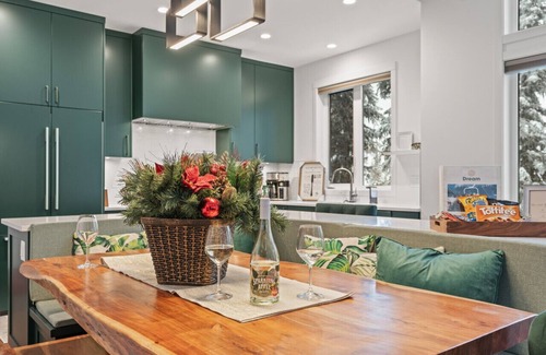 Silver Star Mountain House | Discover Silver Star Paradise: Pet-Friendly Family Retreat