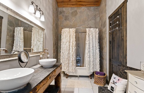 Chandler House | Unforgettable Silver Star Ranch with Private Lake Escape