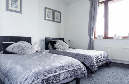 Greenock House | Child-Friendly Silver Tides House with Great Amenities