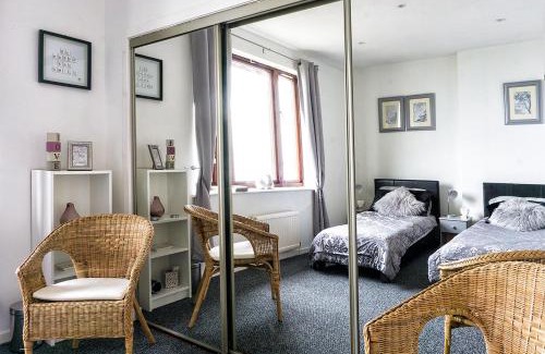 Greenock House | Child-Friendly Silver Tides House with Great Amenities
