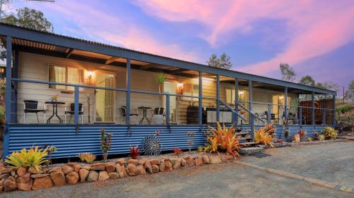 Hamilton Creek Hotel | Pet Friendly Silver Wattle Cabins - Ideal for Families