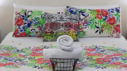 Hamilton Creek Hotel | Pet Friendly Silver Wattle Cabins - Ideal for Families