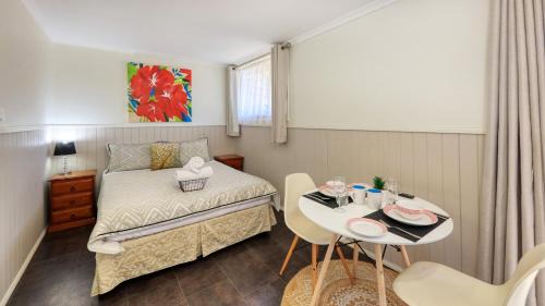 Hamilton Creek Hotel | Pet Friendly Silver Wattle Cabins - Ideal for Families