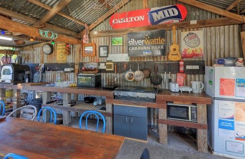 Hamilton Creek House | Pet-Friendly Silver Wattle Caravan Park – Rated 9.6/10