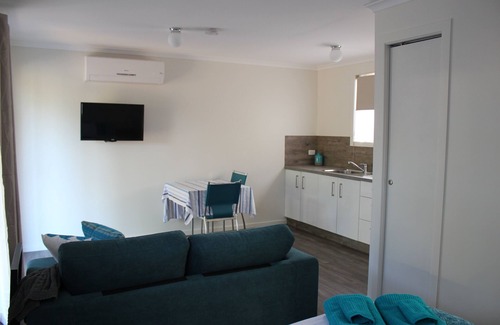 Hamilton Creek House | Pet-Friendly Silver Wattle Caravan Park – Rated 9.6/10