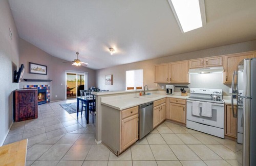 Tucson House | Pet-Friendly 3BR Getaway with Garage and Fenced Yard