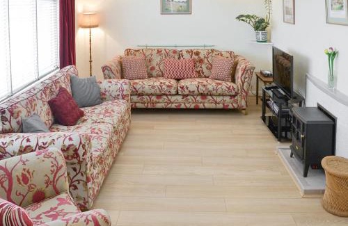 Bacton House | Family-Friendly Stay at Silverdale with Pet Amenities